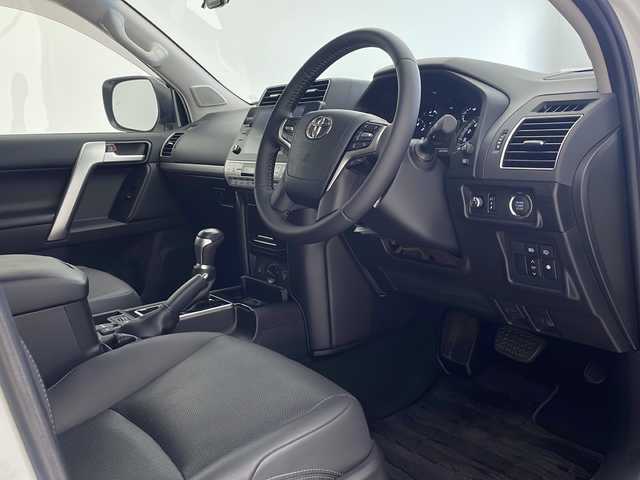 トヨタ ランドクルーザー プラド TX Lパッケージ ブラックED 沖縄県 2021(令3)年 4.7万km ホワイトパールクリスタルシャイン 純正９インチナビ/（フルセグTV　Bluetooth　FM　AM）/サンルーフ/全方位カメラ/黒革パワーシート/エアーシート/シートヒーター/前後コーナーセンサー/前方ドライブレコーダー（ND-DVR30）/ＬＥＤヘッドライト/純正１８インチアルミホイール/ルーフレール/JAOSフロントスキッドバー/リフトアップ/オーバーフェンダー