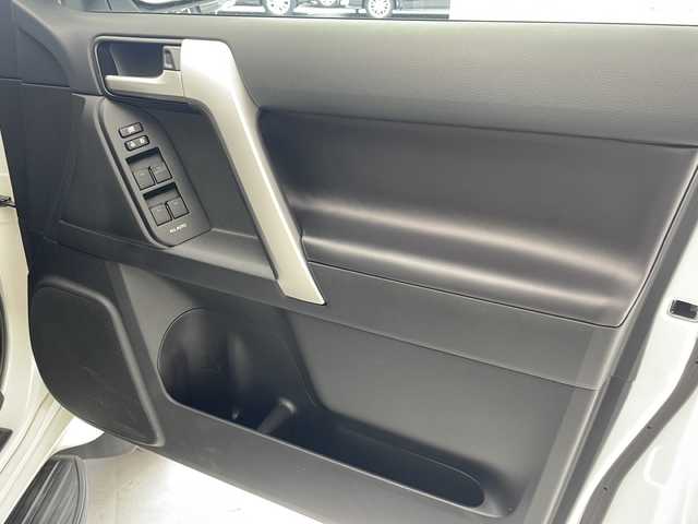 トヨタ ランドクルーザー プラド TX Lパッケージ ブラックED 沖縄県 2021(令3)年 4.7万km ホワイトパールクリスタルシャイン 純正９インチナビ/（フルセグTV　Bluetooth　FM　AM）/サンルーフ/全方位カメラ/黒革パワーシート/エアーシート/シートヒーター/前後コーナーセンサー/前方ドライブレコーダー（ND-DVR30）/ＬＥＤヘッドライト/純正１８インチアルミホイール/ルーフレール/JAOSフロントスキッドバー/リフトアップ/オーバーフェンダー