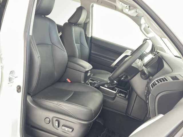 トヨタ ランドクルーザー プラド TX Lパッケージ ブラックED 沖縄県 2021(令3)年 4.7万km ホワイトパールクリスタルシャイン 純正９インチナビ/（フルセグTV　Bluetooth　FM　AM）/サンルーフ/全方位カメラ/黒革パワーシート/エアーシート/シートヒーター/前後コーナーセンサー/前方ドライブレコーダー（ND-DVR30）/ＬＥＤヘッドライト/純正１８インチアルミホイール/ルーフレール/JAOSフロントスキッドバー/リフトアップ/オーバーフェンダー