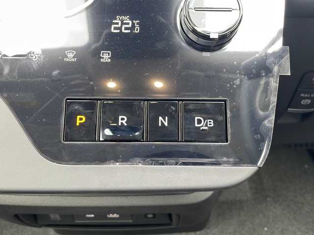 日産 セレナ e－パワー ハイウェイスター V 三重県 2025(令7)年 0.1千km プリズムホワイト 登録済未使用車/純正１２．３型ナビ/全周囲カメラ/デジタルインナーミラー/ＥＴＣ/両側パワースライドドア/スペアキー/コーナーセンサー/プロパイロット/ドライブレコーダー/SOSコール/ワイヤレス充電器/USBポート/衝突軽減ブレーキ/レーンキープアシスト/踏み間違い防止支援/先行車発進お知らせ/禁煙車