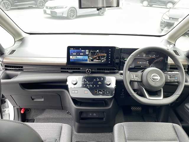 日産 セレナ e－パワー ハイウェイスター V 三重県 2025(令7)年 0.1千km プリズムホワイト 登録済未使用車/純正１２．３型ナビ/全周囲カメラ/デジタルインナーミラー/ＥＴＣ/両側パワースライドドア/スペアキー/コーナーセンサー/プロパイロット/ドライブレコーダー/SOSコール/ワイヤレス充電器/USBポート/衝突軽減ブレーキ/レーンキープアシスト/踏み間違い防止支援/先行車発進お知らせ/禁煙車