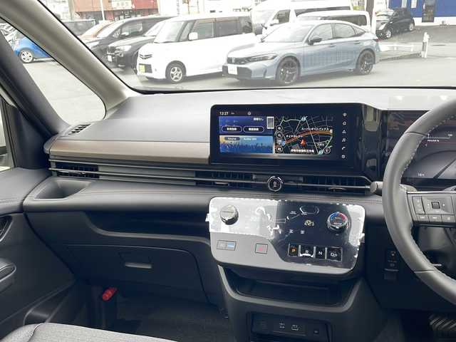 日産 セレナ e－パワー ハイウェイスター V 三重県 2025(令7)年 0.1千km プリズムホワイト 登録済未使用車/純正１２．３型ナビ/全周囲カメラ/デジタルインナーミラー/ＥＴＣ/両側パワースライドドア/スペアキー/コーナーセンサー/プロパイロット/ドライブレコーダー/SOSコール/ワイヤレス充電器/USBポート/衝突軽減ブレーキ/レーンキープアシスト/踏み間違い防止支援/先行車発進お知らせ/禁煙車