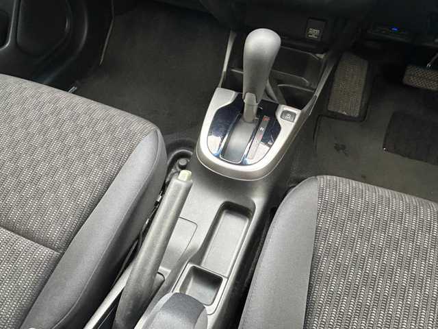 ホンダ フィット 13G Lパッケージ 千葉県 2014(平26)年 2.9万km プレミアムホワイトパール 純正メモリナビ（VXM-145VFi）/BlueTooth接続/CD/DVD/フルセグテレビ/バックカメラ/LEDヘッドライト/エンジンスタートボタン/アイドリングストップ/ETC/オートエアコン/電動格納ミラー/スマートキー/スペアキー/ドアバイザー/純正フロアマット/取扱説明書/保証書