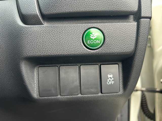 ホンダ フィット 13G Lパッケージ 千葉県 2014(平26)年 2.9万km プレミアムホワイトパール 純正メモリナビ（VXM-145VFi）/BlueTooth接続/CD/DVD/フルセグテレビ/バックカメラ/LEDヘッドライト/エンジンスタートボタン/アイドリングストップ/ETC/オートエアコン/電動格納ミラー/スマートキー/スペアキー/ドアバイザー/純正フロアマット/取扱説明書/保証書