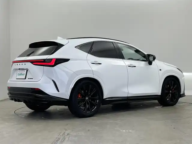 レクサス ＮＸ 350h Fスポーツ 埼玉県 2023(令5)年 3.6万km ホワイトノーヴァガラスフレーク ムーンルーフ　純正１４インチナビ　パノラミックビューモニター　ＢＳＭ　ＨＵＤ　赤レザー　レーダークルーズ　デジタルインナーミラー　ビルトインＥＴＣ２．０　ＡＣ１００Ｖ　オレンジキャリパー　ＬＥＤライト