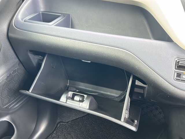 スズキ ソリオ HV MX 岐阜県 2023(令5)年 0.9万km タフカーキパールメタリック 登録時走行距離9039km/純正８型メモリーナビ/Bluetoothオーディオ/フルセグＴＶ/バックカメラ/片側パワースライドドア/禁煙車/レーダークルーズコントロール/レーンキープアシスト/前方ドライブレコーダー/後方コーナーセンサー/シートヒーター/純正15インチアルミホイール/オートライト/ETC/USB充電ポート/純正フロアマット/プッシュスタート/スマートキー/スペアキー/ドアバイザー