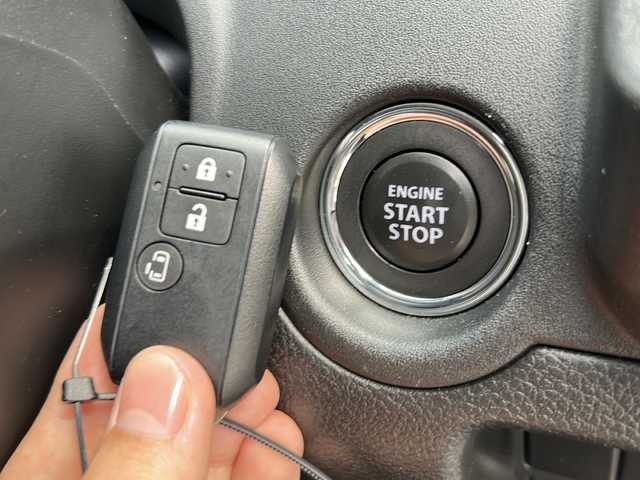 スズキ ソリオ HV MX 岐阜県 2023(令5)年 0.9万km タフカーキパールメタリック 登録時走行距離9039km/純正８型メモリーナビ/Bluetoothオーディオ/フルセグＴＶ/バックカメラ/片側パワースライドドア/禁煙車/レーダークルーズコントロール/レーンキープアシスト/前方ドライブレコーダー/後方コーナーセンサー/シートヒーター/純正15インチアルミホイール/オートライト/ETC/USB充電ポート/純正フロアマット/プッシュスタート/スマートキー/スペアキー/ドアバイザー