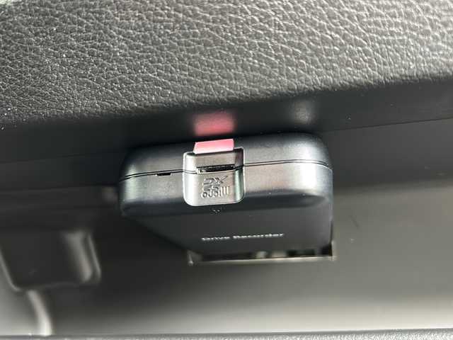 スズキ ソリオ HV MX 岐阜県 2023(令5)年 0.9万km タフカーキパールメタリック 登録時走行距離9039km/純正８型メモリーナビ/Bluetoothオーディオ/フルセグＴＶ/バックカメラ/片側パワースライドドア/禁煙車/レーダークルーズコントロール/レーンキープアシスト/前方ドライブレコーダー/後方コーナーセンサー/シートヒーター/純正15インチアルミホイール/オートライト/ETC/USB充電ポート/純正フロアマット/プッシュスタート/スマートキー/スペアキー/ドアバイザー