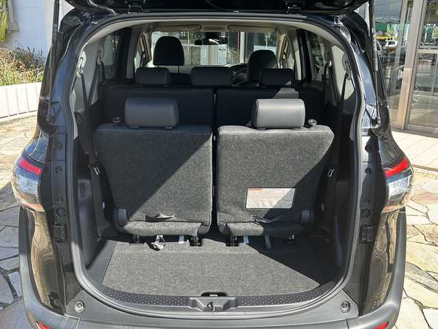 トヨタ シエンタ G クエロ 静岡県 2018(平30)年 0.9万km ブラックマイカ 純正ナビ/・フルセグTV/・CD/DVD/・Bluetooth/・SD/主要装備/・ＥＴＣ/・両側パワスラ/・衝突被害軽減システム/・ＬＥＤヘッドライト/・アイドリングストップ/・横滑り防止装置/・車線逸脱警報/・ドライブレコーダー/・オートライト/・オートハイビーム/・レーダー探知機/・プッシュスタート
