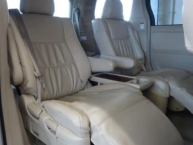 トヨタ アルファード 240S リミテッド 静岡県 2010(平22)年 8.2万km ホワイトパールクリスタルシャイン ワンオーナー／禁煙車/車検R9年3月23日/純正16.2インチワイドフリップダウンモニター/純正ディーラー7インチHDDナビ/　CD/DVD/SD/BT/BT/AUX/フルセグTV/バックカメラ/ビルトインETC/両側パワースライドドア/リアオートエアコン/クリアランスソナー／バックソナー/スマートキー／プッシュスタート/HIDヘッドライト／オートライト/純正フロアマット/純正ドアバイザー/保証書