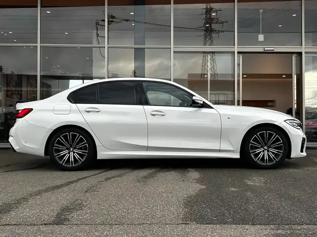 ＢＭＷ ３２０ｄ 富山県 2019(令1)年 3.1万km 白 純正HDDナビ/Bluetooth接続/App-conect/AM/FMラジオ/バックカメラ/360°カメラ/D/Nパワーシート/D/Nシートヒーター/ACC/前ドラレコ/ワイヤレス充電/アイドリングストップ/プッシュスタート/ETC2.0/アンビエントライト/純正LEDヘッドライト/純正18インチAW/横滑り防止装置/盗難防止装置