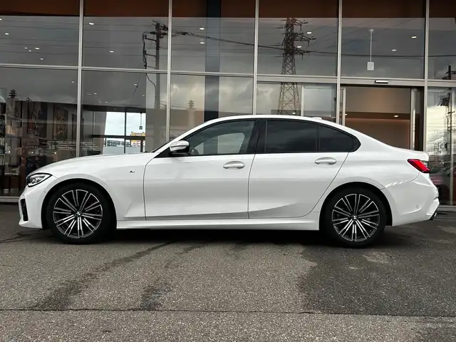 ＢＭＷ ３２０ｄ 富山県 2019(令1)年 3.1万km 白 純正HDDナビ/Bluetooth接続/App-conect/AM/FMラジオ/バックカメラ/360°カメラ/D/Nパワーシート/D/Nシートヒーター/ACC/前ドラレコ/ワイヤレス充電/アイドリングストップ/プッシュスタート/ETC2.0/アンビエントライト/純正LEDヘッドライト/純正18インチAW/横滑り防止装置/盗難防止装置