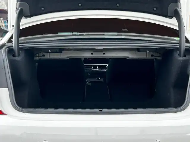 ＢＭＷ ３２０ｄ 富山県 2019(令1)年 3.1万km 白 純正HDDナビ/Bluetooth接続/App-conect/AM/FMラジオ/バックカメラ/360°カメラ/D/Nパワーシート/D/Nシートヒーター/ACC/前ドラレコ/ワイヤレス充電/アイドリングストップ/プッシュスタート/ETC2.0/アンビエントライト/純正LEDヘッドライト/純正18インチAW/横滑り防止装置/盗難防止装置