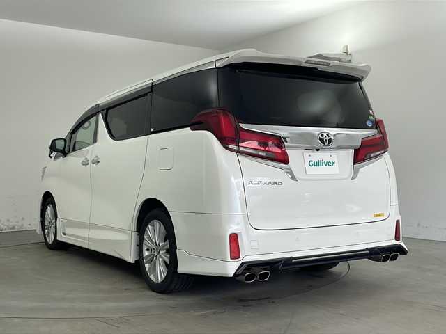 トヨタ アルファード S Aパッケージ 兵庫県 2018(平30)年 3.9万km ホワイトパールクリスタルシャイン ・純正SDナビ（NSZT-Y68T）/・AM/FM/CD/DVD/・Bluetooth接続/・フルセグTV/・バックカメラ/・ビルトインETC/・両側パワースライドドア/・電子パーキングブレーキ/・オートホールド/・トヨタセーフティセンス/・プリクラッシュセーフティ/・レーンキープアシスト/・クリアランスソナー/・ロードサインアシスト/・レーダークルーズコントロール/・オートマチックハイビーム/・横滑り防止装置/・前方ドライブレコーダー/・TRDエアロ（フロント、サイド、リア）/・オットマン/・LEDヘッドランプ/・オートライト/・フォグランプ/・純正フロアマット/・純正アルミホイール