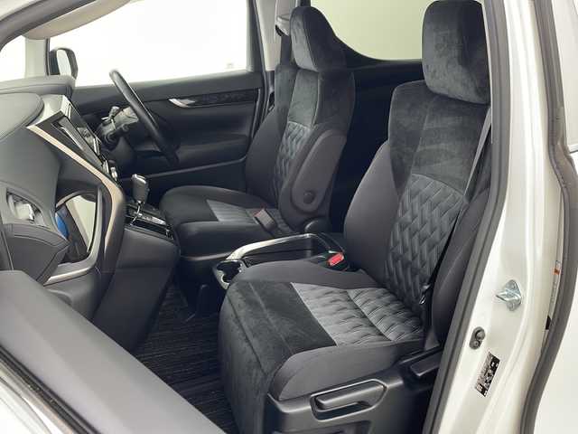 トヨタ アルファード S Aパッケージ 兵庫県 2018(平30)年 3.9万km ホワイトパールクリスタルシャイン ・純正SDナビ（NSZT-Y68T）/・AM/FM/CD/DVD/・Bluetooth接続/・フルセグTV/・バックカメラ/・ビルトインETC/・両側パワースライドドア/・電子パーキングブレーキ/・オートホールド/・トヨタセーフティセンス/・プリクラッシュセーフティ/・レーンキープアシスト/・クリアランスソナー/・ロードサインアシスト/・レーダークルーズコントロール/・オートマチックハイビーム/・横滑り防止装置/・前方ドライブレコーダー/・TRDエアロ（フロント、サイド、リア）/・オットマン/・LEDヘッドランプ/・オートライト/・フォグランプ/・純正フロアマット/・純正アルミホイール