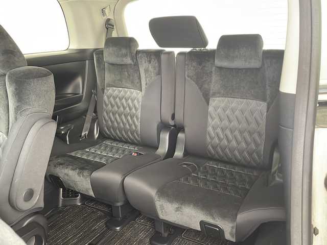 トヨタ アルファード S Aパッケージ 兵庫県 2018(平30)年 3.9万km ホワイトパールクリスタルシャイン ・純正SDナビ（NSZT-Y68T）/・AM/FM/CD/DVD/・Bluetooth接続/・フルセグTV/・バックカメラ/・ビルトインETC/・両側パワースライドドア/・電子パーキングブレーキ/・オートホールド/・トヨタセーフティセンス/・プリクラッシュセーフティ/・レーンキープアシスト/・クリアランスソナー/・ロードサインアシスト/・レーダークルーズコントロール/・オートマチックハイビーム/・横滑り防止装置/・前方ドライブレコーダー/・TRDエアロ（フロント、サイド、リア）/・オットマン/・LEDヘッドランプ/・オートライト/・フォグランプ/・純正フロアマット/・純正アルミホイール