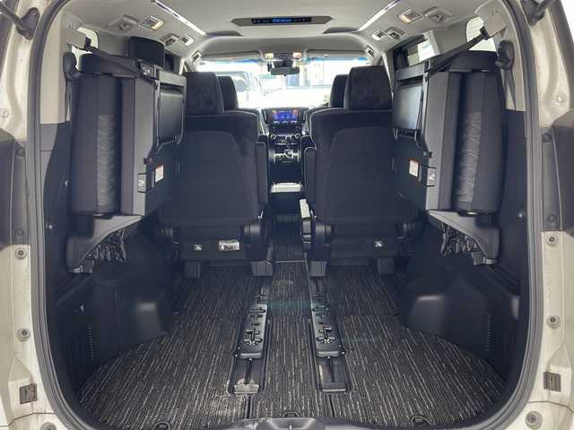 トヨタ アルファード S Aパッケージ 兵庫県 2018(平30)年 3.9万km ホワイトパールクリスタルシャイン ・純正SDナビ（NSZT-Y68T）/・AM/FM/CD/DVD/・Bluetooth接続/・フルセグTV/・バックカメラ/・ビルトインETC/・両側パワースライドドア/・電子パーキングブレーキ/・オートホールド/・トヨタセーフティセンス/・プリクラッシュセーフティ/・レーンキープアシスト/・クリアランスソナー/・ロードサインアシスト/・レーダークルーズコントロール/・オートマチックハイビーム/・横滑り防止装置/・前方ドライブレコーダー/・TRDエアロ（フロント、サイド、リア）/・オットマン/・LEDヘッドランプ/・オートライト/・フォグランプ/・純正フロアマット/・純正アルミホイール