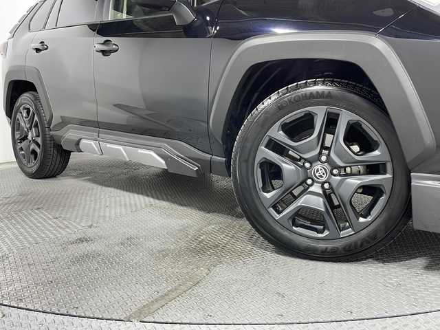 トヨタ ＲＡＶ４ アドベンチャー 広島県 2022(令4)年 3万km アティチュードブラックマイカ 禁煙車/純正10.5型ナビ/バックカメラ/ＡＯＳエアロ/ムーンルーフ/ブラインドスポットモニター/ＡＬＰＩＮＥリフトアップスピーカー/レーダークルーズコントロール/ステアリングヒーター/ＥＴＣ２．０/ＬＥＤヘッドライト/エアバッグ(運転席/助手席/サイド/カーテン)/純正19インチアルミホイール(235/55/R19)
