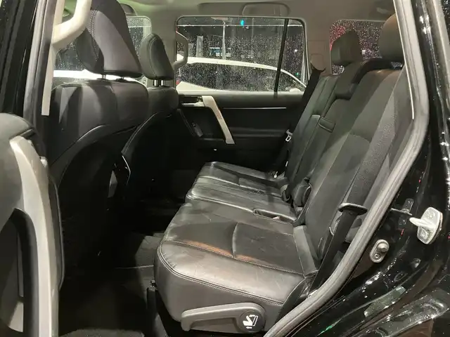 トヨタ ランドクルーザー プラド TX Lパッケージ 神奈川県 2018(平30)年 9.1万km ブラック ワンオーナー/新車保証書/取扱説明書/セーフティセンス/・プリクラッシュセーフティシステム/・レーンディパーチャーアラート/・オートマチックハイビーム/・レーダークルーズコントロール/モデリスタエアロ/ルーフレール付き/純正ナビ・フルセグTV/CD・DVDビデオ・Bluetooth/HDMI/バックカメラ/サンルーフ/レザーシート/前席快適温熱シート/パワーシート/3列目電動格納シート/ビルトインETC2.0/LEDヘッドライト/社外20インチアルミホイール