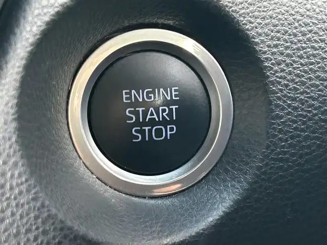 トヨタ カローラ クロス Z 大阪府 2023(令5)年 4.2万km プラチナホワイトパールマイカ 純正9インチナビ /・BT/USB/パノラミックビューモニター/前後ドライブレコーダー/ワンオーナー/ETC/パワーバックドア/前後コーナーセンサー/追従型クルーズコントロール/BSM/LEDヘッド・フォグ/D席パワーシート/ハーフレザーシート/シートヒーター/ルーフレール/純正フロアマット/純正18インチAW/取説・保証書