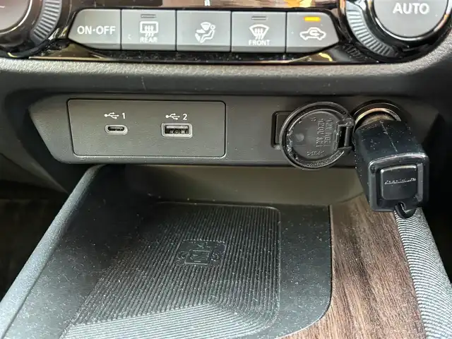 日産 オーラ G レザーエディション 福岡県 2022(令4)年 5.9万km プレミアムコロナオレンジ プロパイロット/BOSEサウンドシステム/純正ナビ（BT/フルセグ/AM/FM/HDMI)/アラウンドビューモニター/Bカメラ/フロントカメラ/サイドカメラ/レーダークルーズコントロール/LEDヘッドライト/オートマチックハイビーム/オートライト/レザーシート/純正17インチAW/ステアリングスイッチ/AutoHold/横滑り防止装置/コーナーセンサー/盗難防止装置/衝突被害軽減システム/保証書/スマートキー/ETC2.0