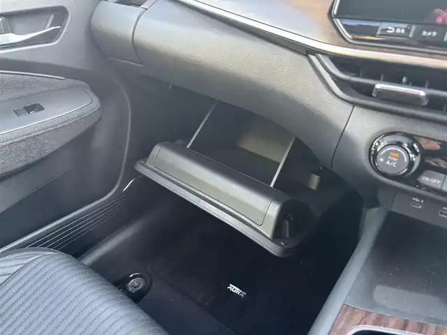 日産 オーラ G レザーエディション 福岡県 2022(令4)年 5.9万km プレミアムコロナオレンジ プロパイロット/BOSEサウンドシステム/純正ナビ（BT/フルセグ/AM/FM/HDMI)/アラウンドビューモニター/Bカメラ/フロントカメラ/サイドカメラ/レーダークルーズコントロール/LEDヘッドライト/オートマチックハイビーム/オートライト/レザーシート/純正17インチAW/ステアリングスイッチ/AutoHold/横滑り防止装置/コーナーセンサー/盗難防止装置/衝突被害軽減システム/保証書/スマートキー/ETC2.0