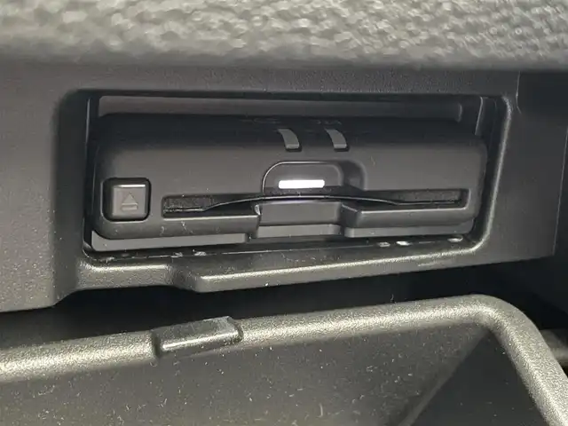 日産 セレナ ハイウェイスター V 福岡県 2022(令4)年 3万km ブリリアントホワイトパール 純正10インチメモリーナビ(フルセグTV・CD・DVD・BT)/アラウンドビューモニター/プロパイロット/エマージェンシーブレーキ/コーナーセンサー/BSM/両側パワスラ/純正前後ドラレコ/ビルトインETC/純正LED・カーペット・アルミ/スマートキー/プッシュスタート