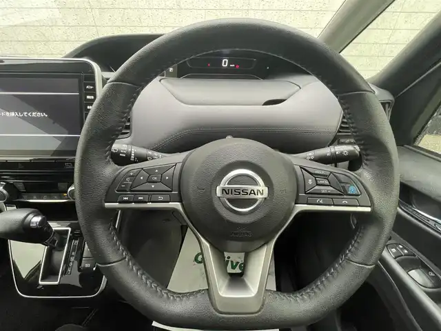 日産 セレナ ハイウェイスター V 福岡県 2022(令4)年 3万km ブリリアントホワイトパール 純正10インチメモリーナビ(フルセグTV・CD・DVD・BT)/アラウンドビューモニター/プロパイロット/エマージェンシーブレーキ/コーナーセンサー/BSM/両側パワスラ/純正前後ドラレコ/ビルトインETC/純正LED・カーペット・アルミ/スマートキー/プッシュスタート