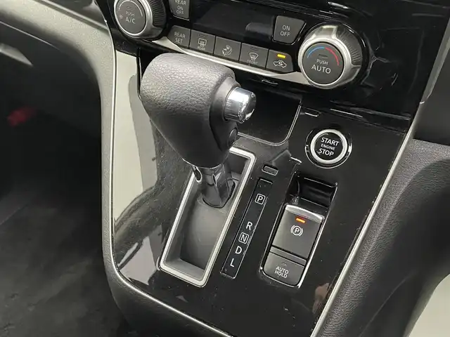 日産 セレナ ハイウェイスター V 福岡県 2022(令4)年 3万km ブリリアントホワイトパール 純正10インチメモリーナビ(フルセグTV・CD・DVD・BT)/アラウンドビューモニター/プロパイロット/エマージェンシーブレーキ/コーナーセンサー/BSM/両側パワスラ/純正前後ドラレコ/ビルトインETC/純正LED・カーペット・アルミ/スマートキー/プッシュスタート