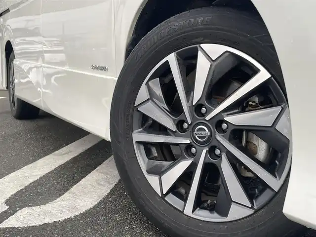 日産 セレナ ハイウェイスター V 福岡県 2022(令4)年 3万km ブリリアントホワイトパール 純正10インチメモリーナビ(フルセグTV・CD・DVD・BT)/アラウンドビューモニター/プロパイロット/エマージェンシーブレーキ/コーナーセンサー/BSM/両側パワスラ/純正前後ドラレコ/ビルトインETC/純正LED・カーペット・アルミ/スマートキー/プッシュスタート