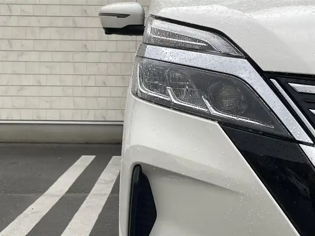 日産 セレナ ハイウェイスター V 福岡県 2022(令4)年 3万km ブリリアントホワイトパール 純正10インチメモリーナビ(フルセグTV・CD・DVD・BT)/アラウンドビューモニター/プロパイロット/エマージェンシーブレーキ/コーナーセンサー/BSM/両側パワスラ/純正前後ドラレコ/ビルトインETC/純正LED・カーペット・アルミ/スマートキー/プッシュスタート