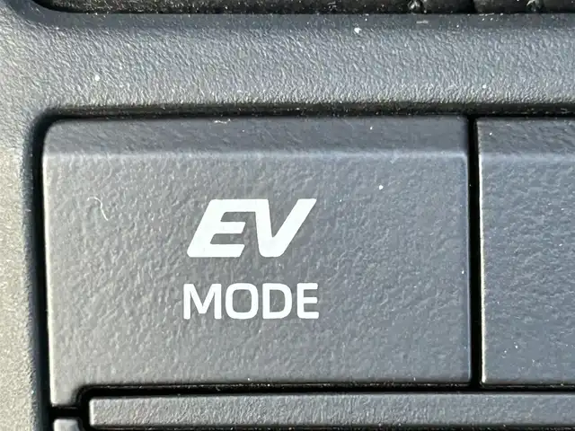 トヨタ クラウン ハイブリッド RS 岡山県 2021(令3)年 8.5万km プレシャスホワイトパール 登録時走行距離84959km/純正12.3インチナビ/(AM/FM/TV/Bluetooth)/Toyota Safety Sense/・プリクラッシュセーフティ/・レーンディパーチャーアラート/・アダプティブクルーズコントロール/・オートマチックハイビーム/バックカメラ/ブラインドスポットモニター/ビルトインETC2.0/ドライブレコーダー/パワーシート(D+N席)/シートヒーター(D+N席)/ステアリングヒーター/純正18インチアルミホイール/プッシュスタート/スマートキー