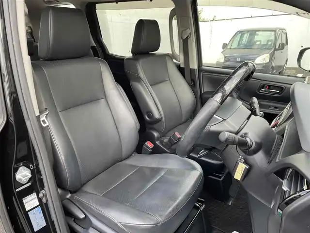 トヨタ エスクァイア Gi 千葉県 2015(平27)年 12.3万km ブラック 【(株)IDOMが運営する【じしゃロン八千代店】の自社ローン対象車両になります。こちらは現金ご利用時の価格です。自社ローンご希望の方は別途その旨お申付け下さい。】/社外ナビ/バックカメラ/両側パワースライドドア/前席シートヒーター/クルーズコントロール