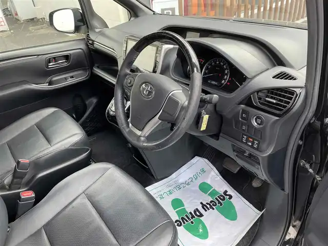 トヨタ エスクァイア Gi 千葉県 2015(平27)年 12.3万km ブラック 【(株)IDOMが運営する【じしゃロン八千代店】の自社ローン対象車両になります。こちらは現金ご利用時の価格です。自社ローンご希望の方は別途その旨お申付け下さい。】/社外ナビ/バックカメラ/両側パワースライドドア/前席シートヒーター/クルーズコントロール