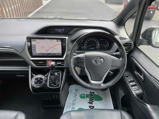 トヨタ エスクァイア Gi 千葉県 2015(平27)年 12.3万km ブラック 【(株)IDOMが運営する【じしゃロン八千代店】の自社ローン対象車両になります。こちらは現金ご利用時の価格です。自社ローンご希望の方は別途その旨お申付け下さい。】/社外ナビ/バックカメラ/両側パワースライドドア/前席シートヒーター/クルーズコントロール