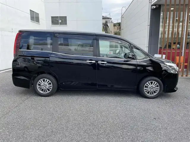 トヨタ エスクァイア Gi 千葉県 2015(平27)年 12.3万km ブラック 【(株)IDOMが運営する【じしゃロン八千代店】の自社ローン対象車両になります。こちらは現金ご利用時の価格です。自社ローンご希望の方は別途その旨お申付け下さい。】/社外ナビ/バックカメラ/両側パワースライドドア/前席シートヒーター/クルーズコントロール