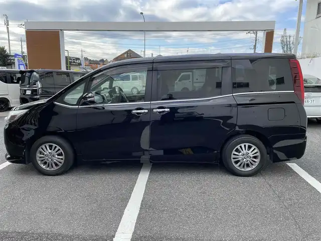 トヨタ エスクァイア Gi 千葉県 2015(平27)年 12.3万km ブラック 【(株)IDOMが運営する【じしゃロン八千代店】の自社ローン対象車両になります。こちらは現金ご利用時の価格です。自社ローンご希望の方は別途その旨お申付け下さい。】/社外ナビ/バックカメラ/両側パワースライドドア/前席シートヒーター/クルーズコントロール