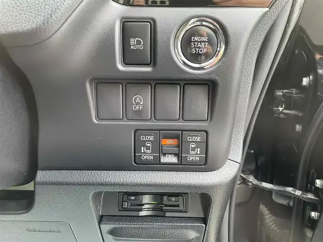 トヨタ エスクァイア Gi 千葉県 2015(平27)年 12.3万km ブラック 【(株)IDOMが運営する【じしゃロン八千代店】の自社ローン対象車両になります。こちらは現金ご利用時の価格です。自社ローンご希望の方は別途その旨お申付け下さい。】/社外ナビ/バックカメラ/両側パワースライドドア/前席シートヒーター/クルーズコントロール