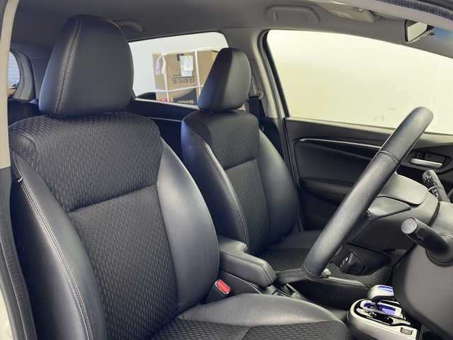 ホンダ フィット ハイブリット Lパッケージ 栃木県 2015(平27)年 4.7万km プレミアムホワイトパール 純正ナビ/　CD/FM/AM/SD/Fパッケージ/Lパッケージ/クルーズコントロール/ETC/LEDヘッドライト/革巻きステアリング/オートライト/電動格納ミラー/オートエアコン/プッシュスタート/横滑り防止装置/フロアマット