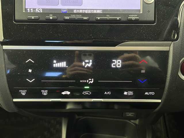 ホンダ フィット ハイブリット Lパッケージ 栃木県 2015(平27)年 4.7万km プレミアムホワイトパール 純正ナビ/　CD/FM/AM/SD/Fパッケージ/Lパッケージ/クルーズコントロール/ETC/LEDヘッドライト/革巻きステアリング/オートライト/電動格納ミラー/オートエアコン/プッシュスタート/横滑り防止装置/フロアマット