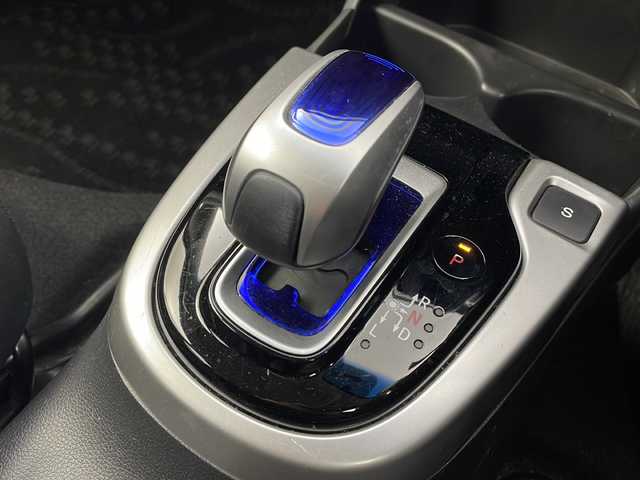 ホンダ フィット ハイブリット Lパッケージ 栃木県 2015(平27)年 4.7万km プレミアムホワイトパール 純正ナビ/　CD/FM/AM/SD/Fパッケージ/Lパッケージ/クルーズコントロール/ETC/LEDヘッドライト/革巻きステアリング/オートライト/電動格納ミラー/オートエアコン/プッシュスタート/横滑り防止装置/フロアマット