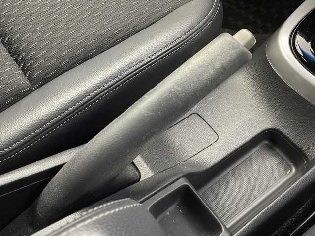 ホンダ フィット ハイブリット Lパッケージ 栃木県 2015(平27)年 4.7万km プレミアムホワイトパール 純正ナビ/　CD/FM/AM/SD/Fパッケージ/Lパッケージ/クルーズコントロール/ETC/LEDヘッドライト/革巻きステアリング/オートライト/電動格納ミラー/オートエアコン/プッシュスタート/横滑り防止装置/フロアマット