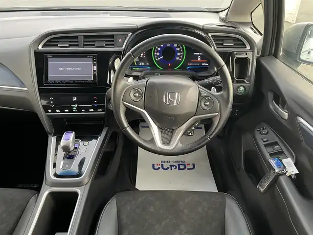 ホンダ シャトル ハイブリッド X スタイルED 岩手県 2016(平28)年 12.1万km ティンテッドシルバーM (株)IDOMが運営する【じしゃロン盛岡店】の自社ローン専用車両になりますこちらは現金またはオートローンご利用時の価格です。自社ローンご希望の方は別途その旨お申付け下さい/４WD/純正ナビ（DTV/DVD/CD/SD/BT/USB）/バックカメラ/ビルトインETC/LEDヘッドライト/フォグランプ/オートライト/ハーフレザーシート/スマートキー/クルーズコントロール/パドルシフト/新車時保証書/取扱説明書/ナビ取扱説明書