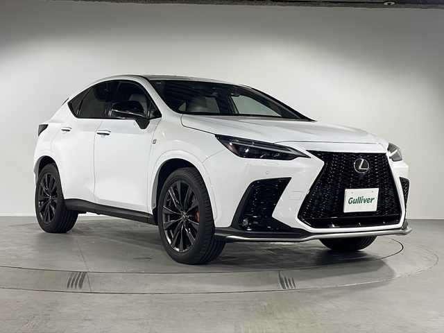 レクサス ＮＸ 350h Fスポーツ 福岡県 2022(令4)年 1.5万km ホワイトノーヴァガラスフレーク 純正ナビ/サンルーフ/フルセグテレビ/電動リアゲート/衝突被害軽減システム/前後コーナーシステム/横滑り防止装置/ダブル+サイドエアバッグ/レーンアシスト/パワーシート(D席/N席)/バックカメラ/クルーズコントロール(追従走行)/前後ドライブレコーダー