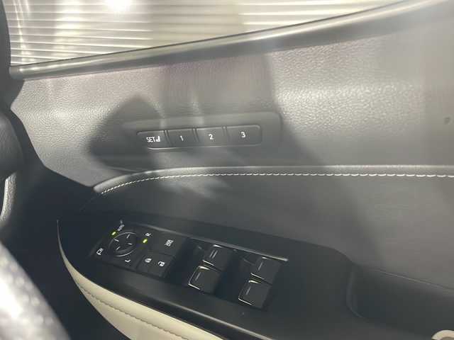 レクサス ＮＸ 350h Fスポーツ 福岡県 2022(令4)年 1.5万km ホワイトノーヴァガラスフレーク 純正ナビ/サンルーフ/フルセグテレビ/電動リアゲート/衝突被害軽減システム/前後コーナーシステム/横滑り防止装置/ダブル+サイドエアバッグ/レーンアシスト/パワーシート(D席/N席)/バックカメラ/クルーズコントロール(追従走行)/前後ドライブレコーダー