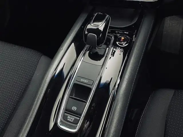 ホンダ ヴェゼル ハイブリッド ホンダセンシング 道央・札幌 2019(平31)年 4.3万km ミッドナイトブルービームM ・４WD/・寒冷地仕様/・社外メモリナビ/・CD/DVD/AUX/・バックカメラ/・ホンダセンシング/・クリアランスソナー/・オートホールドブレーキ/・パドルシフト/・レーンキープアシスト/・横滑り防止装置/・LEDヘッドライト/・オートライト/・プッシュスタート/・スマートキー/・スペアキー/・純正フロアマット/・純正16インチAW/・ドアバイザー/・取扱説明書