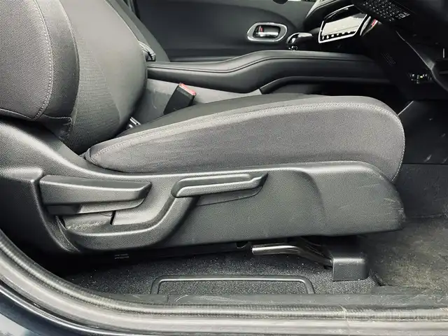 ホンダ ヴェゼル ハイブリッド ホンダセンシング 道央・札幌 2019(平31)年 4.3万km ミッドナイトブルービームM ・４WD/・寒冷地仕様/・社外メモリナビ/・CD/DVD/AUX/・バックカメラ/・ホンダセンシング/・クリアランスソナー/・オートホールドブレーキ/・パドルシフト/・レーンキープアシスト/・横滑り防止装置/・LEDヘッドライト/・オートライト/・プッシュスタート/・スマートキー/・スペアキー/・純正フロアマット/・純正16インチAW/・ドアバイザー/・取扱説明書