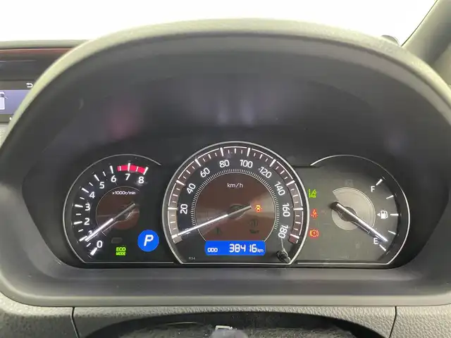 トヨタ エスクァイア Xiサイドリフトアップ 千葉県 2018(平30)年 3.9万km ホワイトパールクリスタルシャイン サイドリフトアップチルトシート装着車/禁煙車/トヨタセーフティセンス/・レーンディパーチャーアラート/・先行車発進システム/・プリクラッシュセーフティ/両側電動ドア/純正10インチメモリナビ/・型番：NSZN-Z68T/・CD/DVD/Bluetooth/フルセグTV/・バックカメラ/・ビルトインETC2.0/革巻きステアリング/・ステアリングスイッチ/MT付きAT/左右独立エアコン/純正フロアマット/純正ドアバイザー/純正15インチAW/オートライト/・オートマチックハイビーム/・LEDヘッドライト/・LEDフォグランプ/電動格納ウインカーミラー/・レインクリアリングブルーミラー/アイドリングストップ/プッシュスタート/・スマートキー/福祉車両
