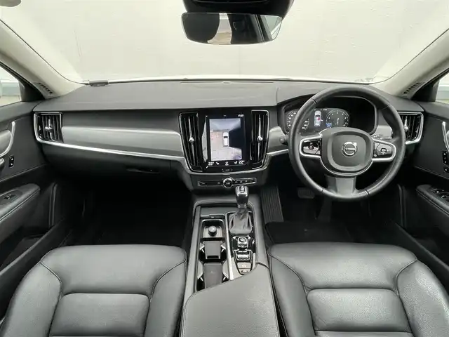 ボルボ Ｖ９０ T5 モメンタム 東京都 2018(平30)年 1.3万km アイスホワイト HDDナビ/12セグTV/サラウンドビューカメラ/AppleCarPlay/AndroidAuto/黒革シート/前席シートヒーター/前席パワーシート/アダプティブクルーズコントロール/インテリセーフ/BLIS/レーンキープアシスト/純正18inchAW/ETC2.0/保証書　取説　スペアキー有り