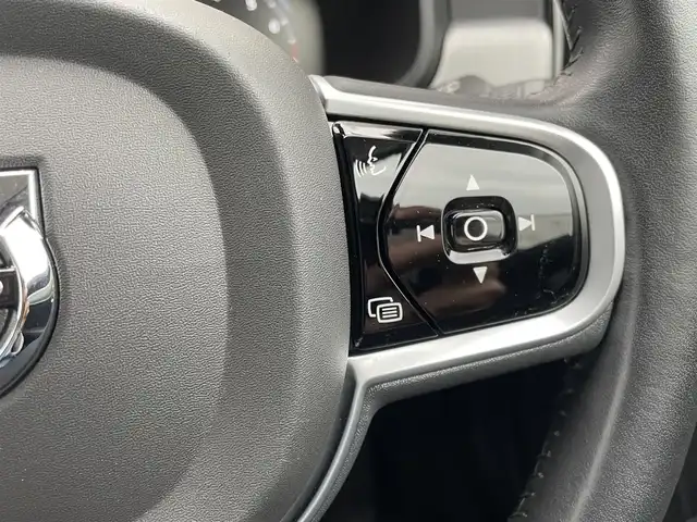ボルボ Ｖ９０ T5 モメンタム 東京都 2018(平30)年 1.3万km アイスホワイト HDDナビ/12セグTV/サラウンドビューカメラ/AppleCarPlay/AndroidAuto/黒革シート/前席シートヒーター/前席パワーシート/アダプティブクルーズコントロール/インテリセーフ/BLIS/レーンキープアシスト/純正18inchAW/ETC2.0/保証書　取説　スペアキー有り